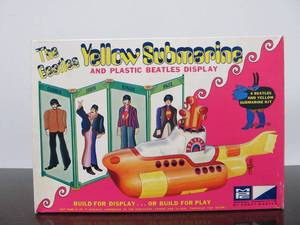 lot 122 image: New Unbuilt Vintage BEATLES Yellow Submarine Model Kit
