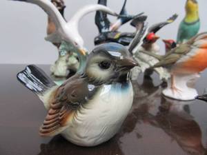 lot 269 image: Nice Collection of Porcelain Bird Figurines Goebel Beswick etc