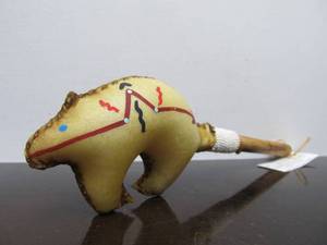 lot 38 image: Excellent Hand Made Native American Navajo Bear Rattle by Ivan Lewis