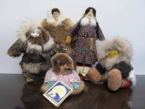 lot 45 image: Group of Excellent Handmade Alaskan  Inuit Dolls