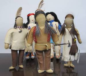 lot 53 image: Group of Handmade Native American Ojibwa Dolls by John Samuelson & others
