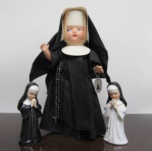 lot 55 image: Vintage 1950s Nun Doll & 2 Figurines