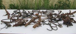 lot 61 image: HUGE Lot of Vintage & Antique Iron Traps