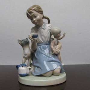 lot 65 image: &nbspSigned Lladro Porcelain Figurine - Childs Play wGirl & Kitten