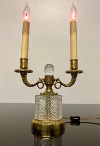 lot 285 image: Elegant Vintage French Crystal & Brass 2-Armed Desk or Table Lamp