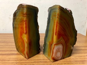 lot 287 image: Large Set of Brazilian Agate Bookends