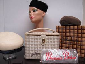 lot 226 image: Group of Vintage Ladies Hats & Great Old Travel Case