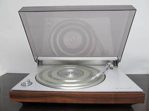 lot 235 image: Excellent Working Bang & Olufsen BEOGRAM 3000 Turntable