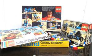 lot 236 image: Lot of 3 Vintage LEGO Sets