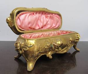 lot 240 image: Excellent Large Antique Gilt Ring or Jewelry Box