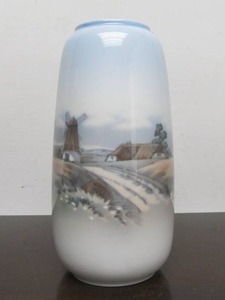 lot 248 image: Old Vintage Denmark LYNGBY Porcelain Factory Vase