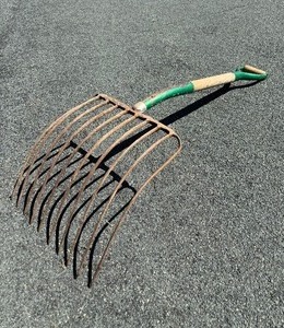 lot 290 image: Nice Vintage Hay Fork Farm Implement 