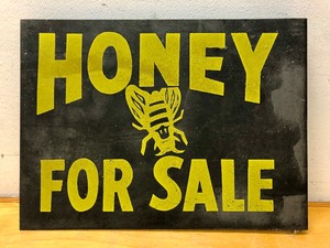 lot 6 image: Nice Condition Original 1930s era HONEY FOR SALE Metal Advertising Flange Sign
