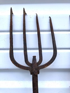 lot 4 image: Lot of 5 Old Vintage & Antique Fishing Spears
