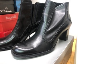 lot 294 image: 4 Pairs of New & Unused Ladies Shoes - Size 8 or 8.5 - Lot #4