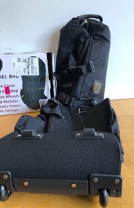 lot 323 image: New in Box CDX-10 Golf Travel Bag