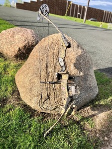 lot 337 image: PSE Nova Compound ArcheryHunting Bow