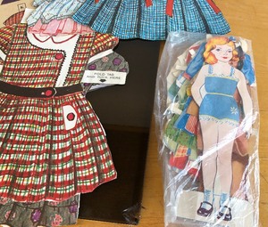 lot 356 image: Large Collection of Old Vintage Paper Dolls