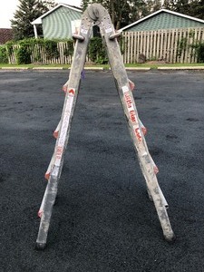 lot 363 image: Used Good Quality LITTLE GIANT Ladder System