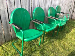 lot 357 image: Matching Set of 4 Green Metal Springer Porch Chairs