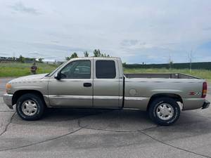 2002 GMC Sierra 1500 SL - 4X4 - 2 OWNERS