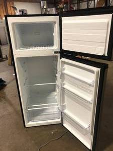 Vissani 7.1 cu. ft. Top Freezer Refrigerator in Stainless Steel Look Customer Returns See Pictures