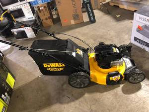 DEWALT 21 in. 163cc Briggs and Stratton 725Exi Engine Rear Wheel Drive 3-in-1 Gas Self Propelled Walk Behind Lawn Mower in working Conditions Customer Returns See Pictures