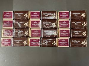 lot 74 image: Lot of 16 Farmhouse Premium Chocolate Bars with Cafe Espresso Bean