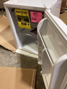 Magic Chef 2.6 cu. ft. Mini Fridge in White Slight Damage   Customer Returns See Pictures