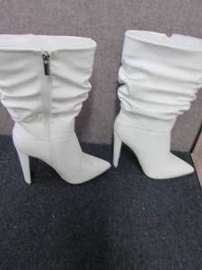 lot 11 image: NIB Sydney Rae White Womens Slouch ...