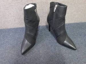 lot 13 image: NIB Merrill Stiletto Bootie Size 8....
