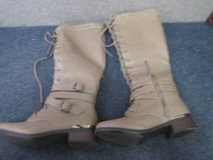 lot 14 image: NIB Junie Flat Boots Size 7...
