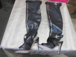 lot 15 image: NIB Keona Peep Toe Boots Size 9...