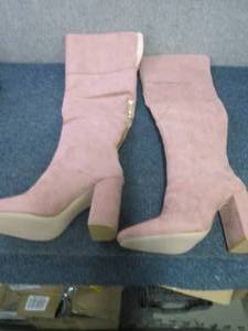 lot 16 image: NIB Mauve Daisey Heeled Boots Size ...