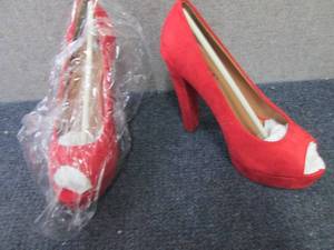 lot 22 image: NIB Bonnibel Size 8.5 Heels...