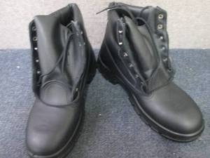 lot 26 image: NIB 6 Weatherbusters Size 9W ...
