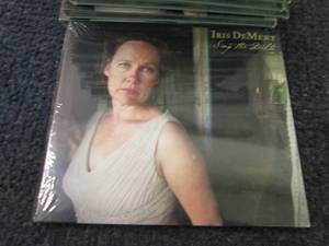 lot 37 image: 14 Copies Sing The Delta by Iris De...
