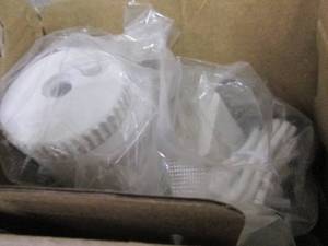 lot 71 image: Water Pik Water Flosser with 4 Tips...