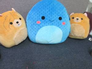 lot 86 image: 3 Squishmallows...