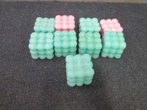 lot 102 image: 9 Bubble Candles...