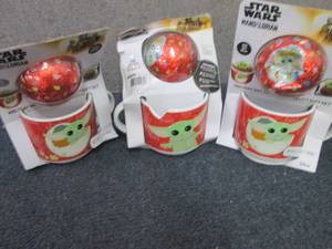 lot 110 image: 3 Star Wars Mandelorian Mug Gift se...