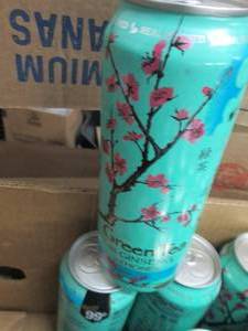 lot 316 image: 10- 22 oz Arizona Green Tea with Gi...
