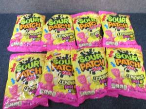 lot 325 image: 8- 8.02 oz Sour Patch Kids Lemonade...