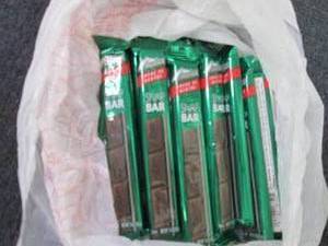 lot 412 image: 12 Andes Snap Bars...