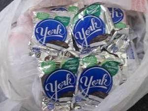 lot 417 image: 12- 1.4 oz York Peppermint Patties...