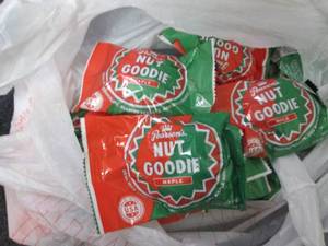 lot 420 image: 12- 1.75 oz Pearsons Nut Goodies...