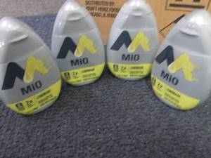 lot 445 image: 4- 3.24 oz Mio Lemonade Water Enhan...