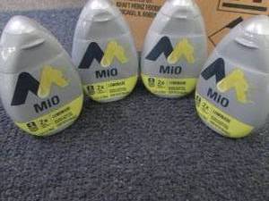 lot 446 image: 4- 3.24 oz Mio Lemonade Water Enhan...