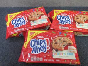 lot 462 image: 3- 14.38 oz Chewy Confetti Cake Chi...