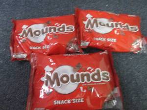 lot 485 image: 3- 11.3 oz Mounds Snack Bars...